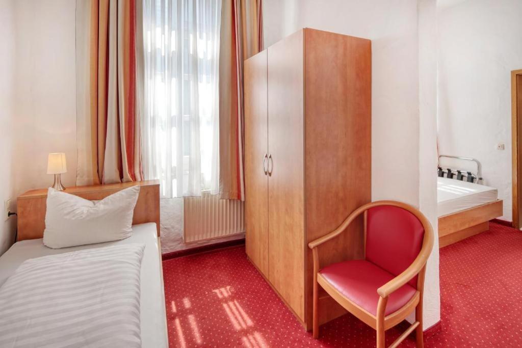 Hotel Restaurant Mathildenhof Пульхайм Номер фото